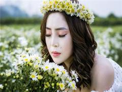 女人右側腰部痣相