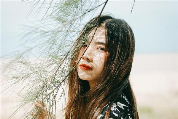 雙唇厚大的女人對物質(zhì)的欲望非常強烈嗎，雙嘴唇厚的女人爛情嗎