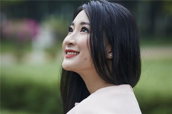 劉恒面相俗語解讀：眉濃發(fā)厚人必賤，眉毛濃的人的性格